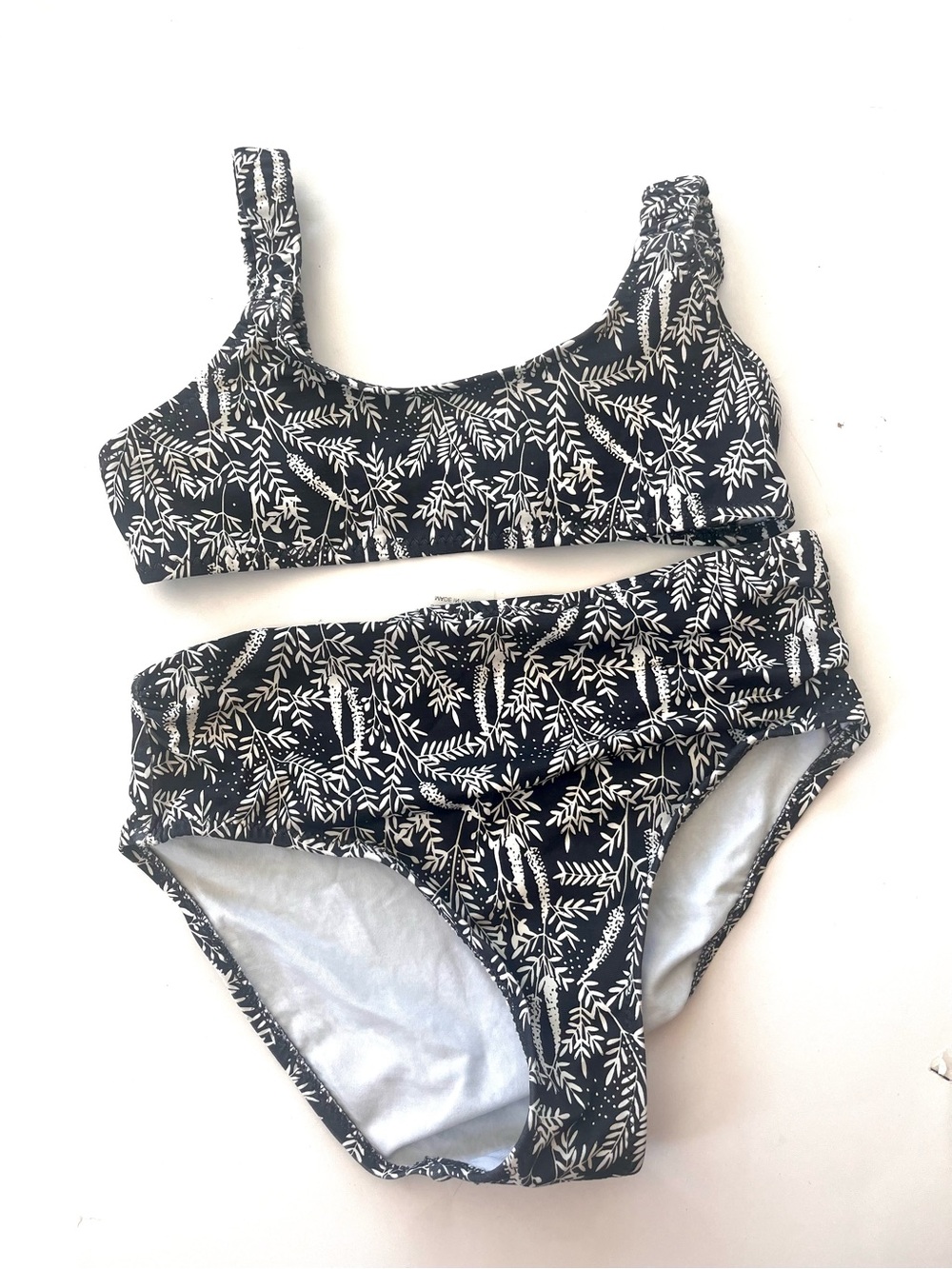 Zara size 8-9 Kids Two-Piece Black & White Leaf Print Swimsuit